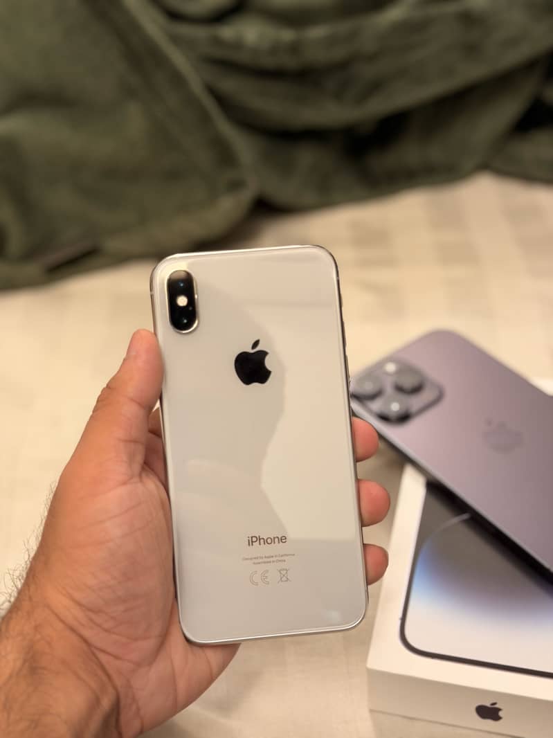 Apple iPhone X 3