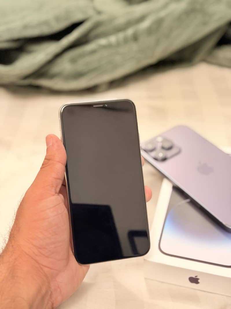 Apple iPhone X 5