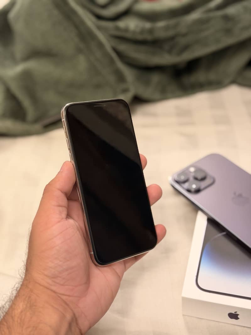 Apple iPhone X 6
