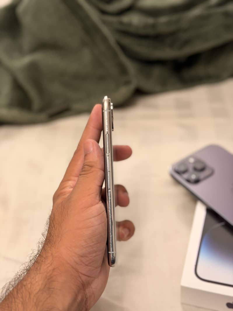 Apple iPhone X 12
