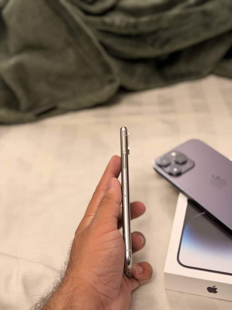 Apple iPhone X 13