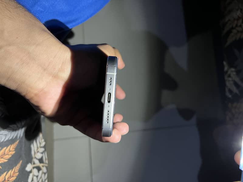 Apple iPhone 15 Pro 3