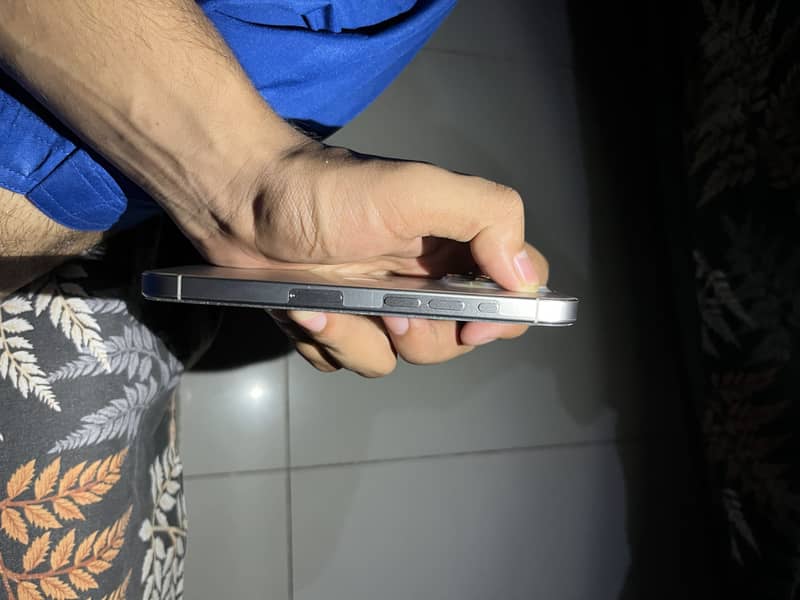 Apple iPhone 15 Pro 4