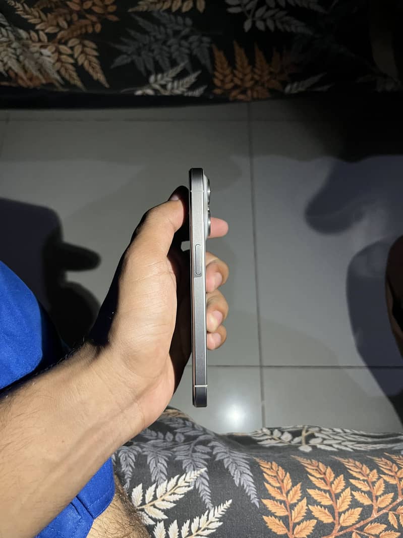 Apple iPhone 15 Pro 8