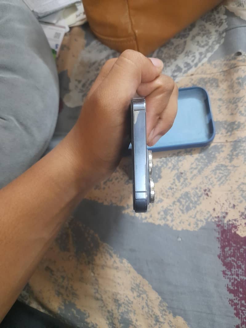 Apple iPhone 13 Pro 2