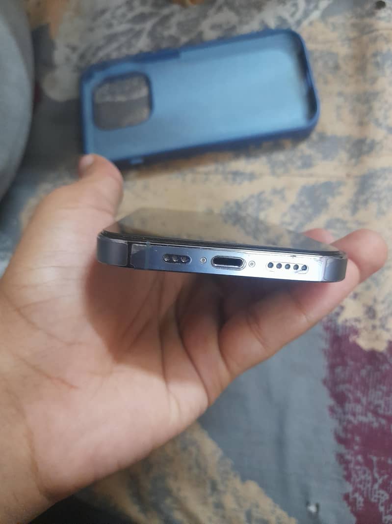 Apple iPhone 13 Pro 4