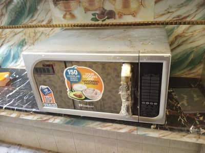 Baking microwave oven