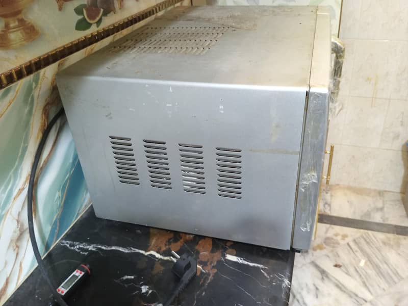 Baking microwave oven 1