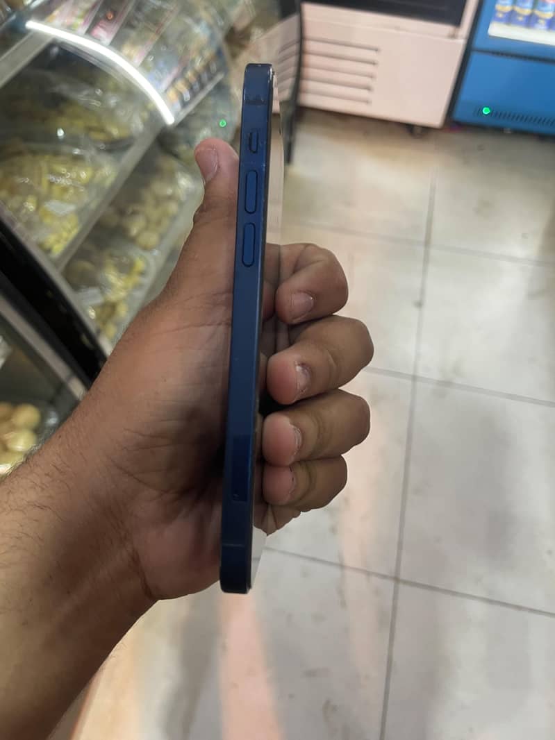 Apple iPhone 12 3