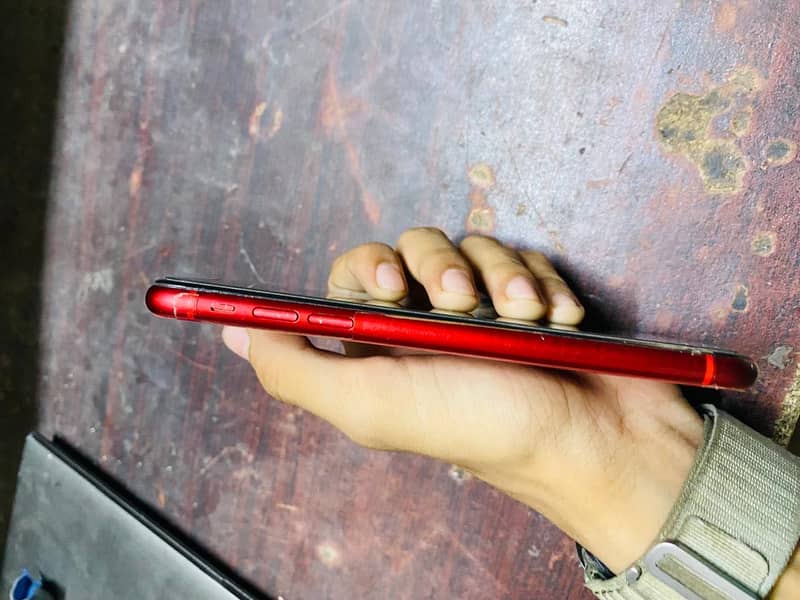 Apple iPhone 11 4