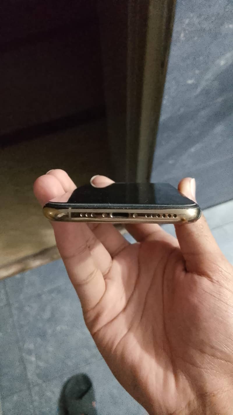 Apple iPhone XS 1