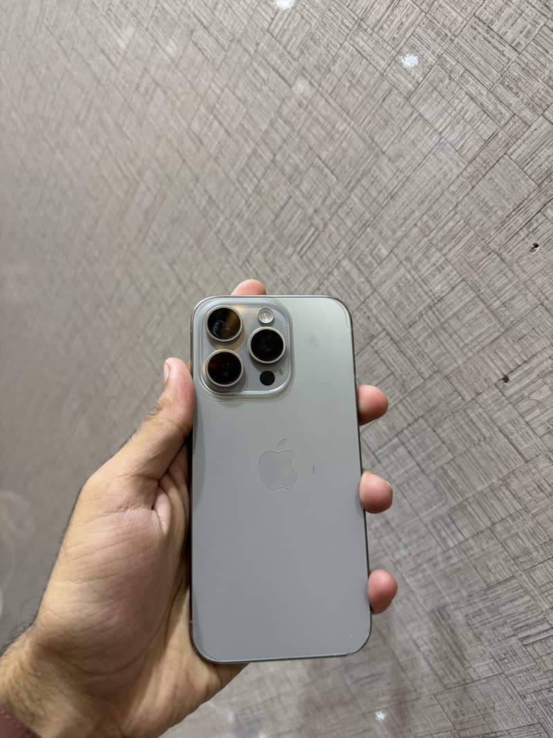 Apple iPhone 15 Pro 3