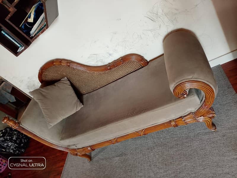 Dewan sofa 0