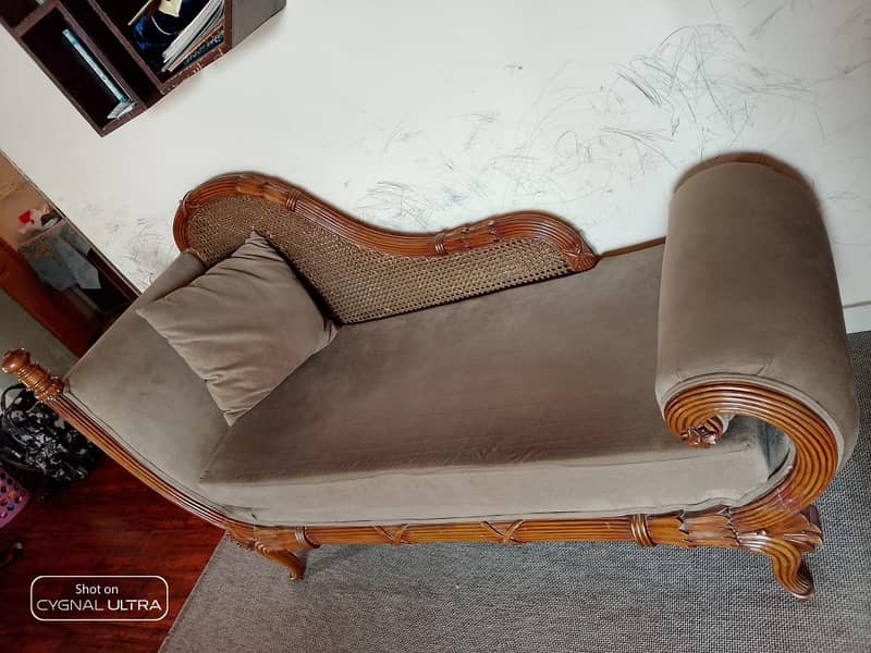 Dewan sofa 1