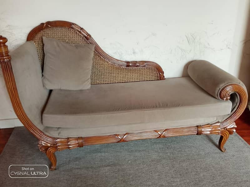Dewan sofa 2