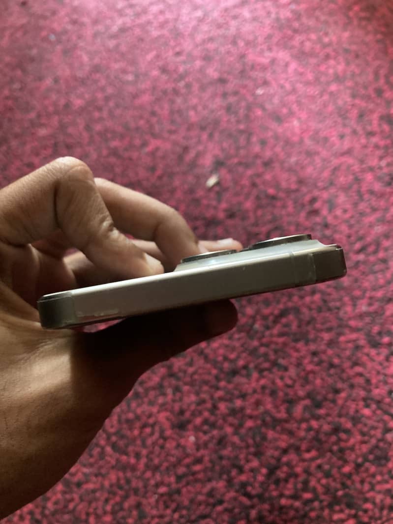 iPhone 15 Pro Max 1TB 4
