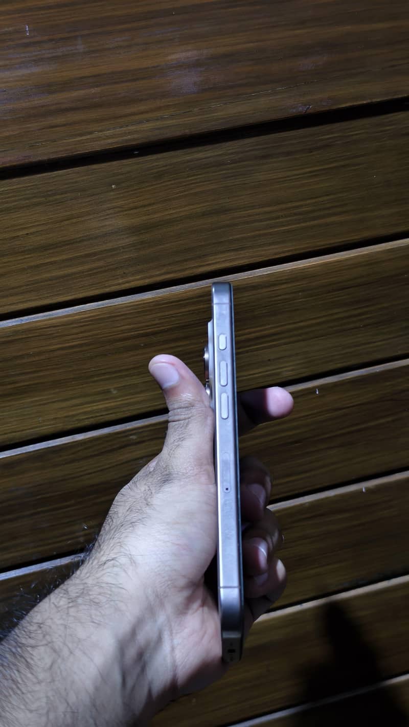 Apple iPhone 16 Pro 1