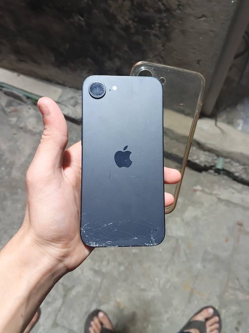 Apple iPhone 16e back broke 0