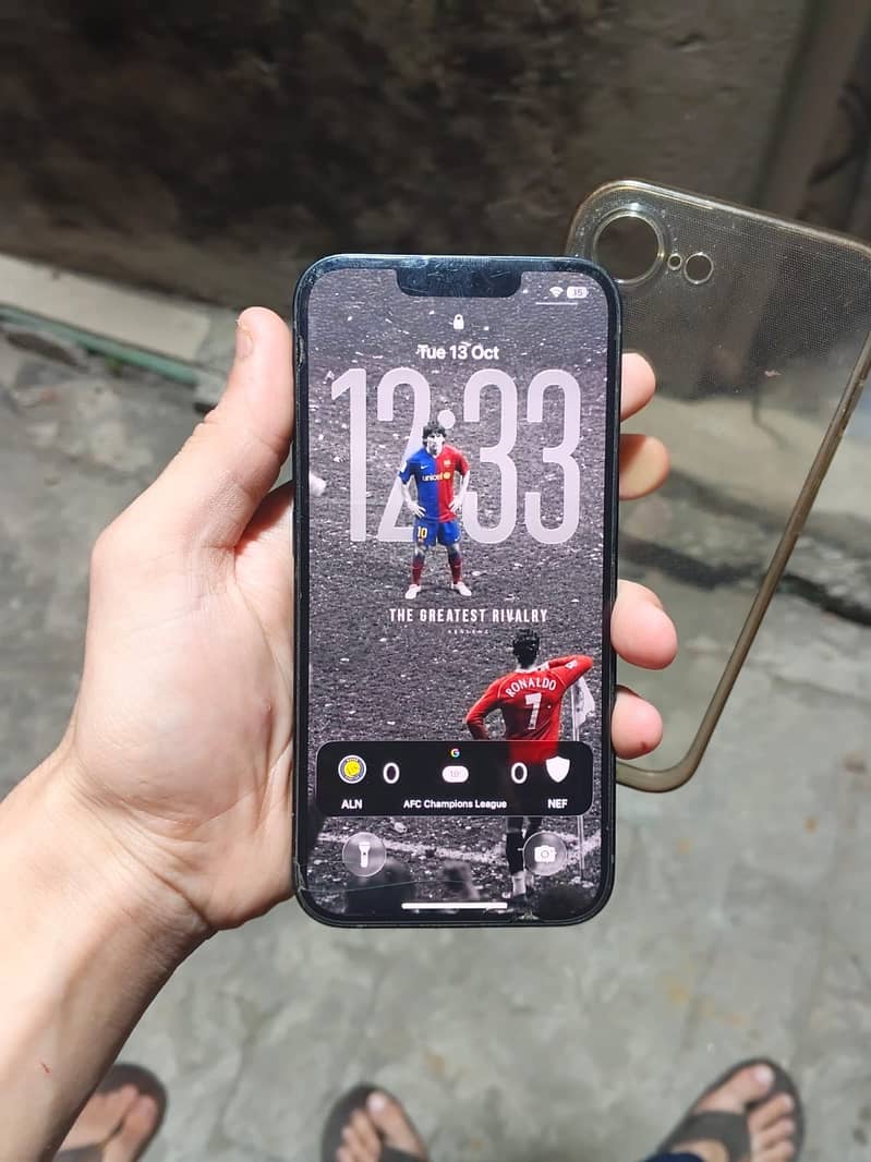 Apple iPhone 16e back broke 1
