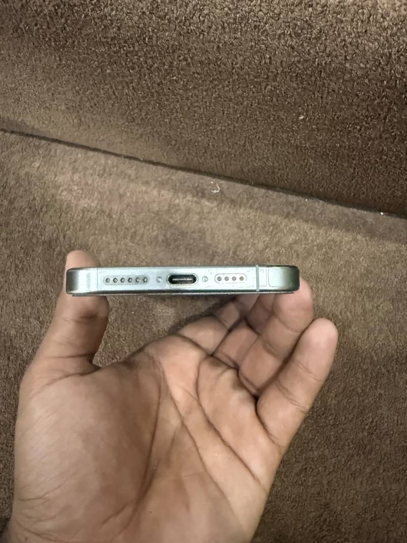 Apple iPhone 15 Pro Max 2