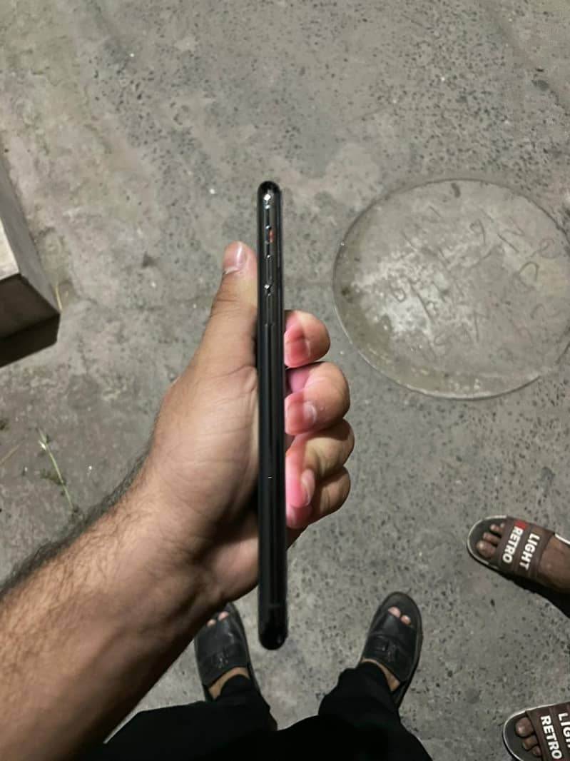 Apple iPhone 11 Pro Max 2