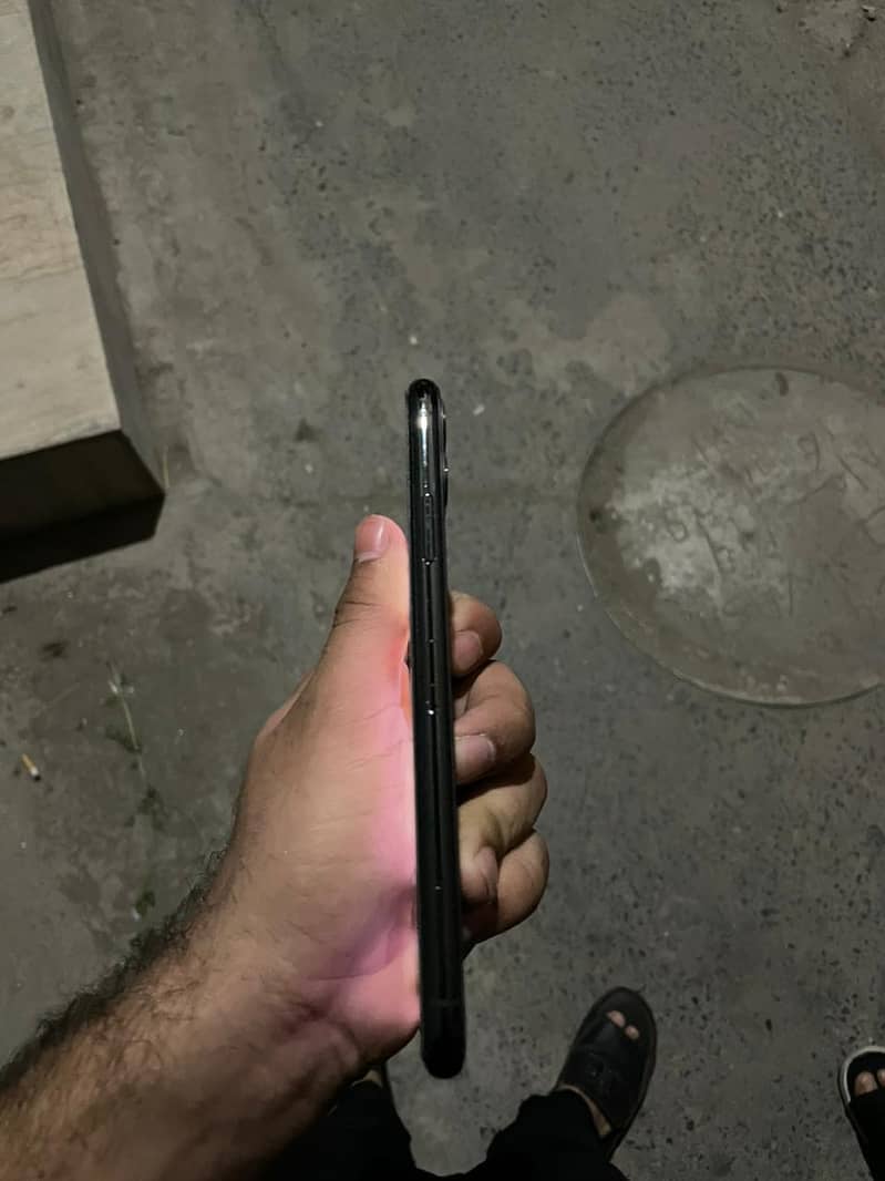Apple iPhone 11 Pro Max 4