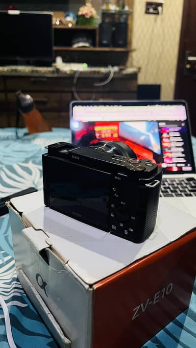 Sony ZV-E10 APS-C Mirrorless Camera with Kit Lens – Excellent Conditio