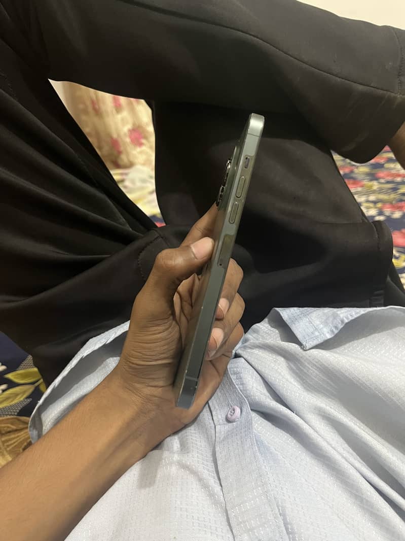Apple iPhone 13 Pro Max 1
