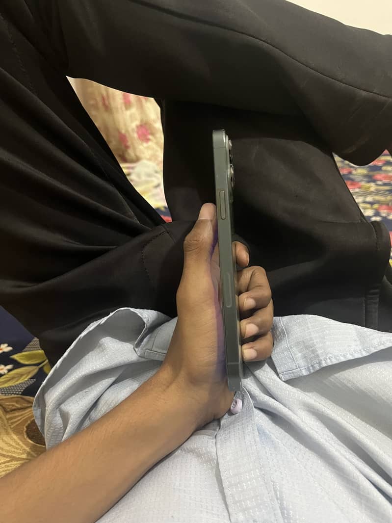 Apple iPhone 13 Pro Max 4