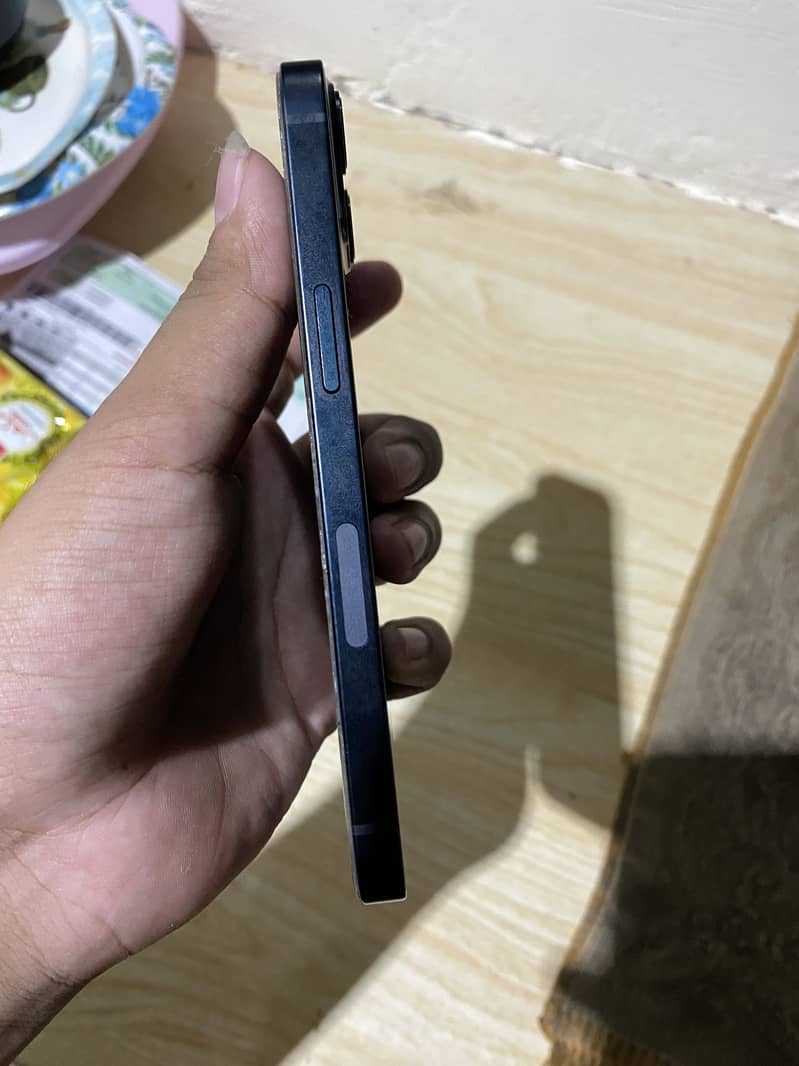 Apple iPhone 13 4