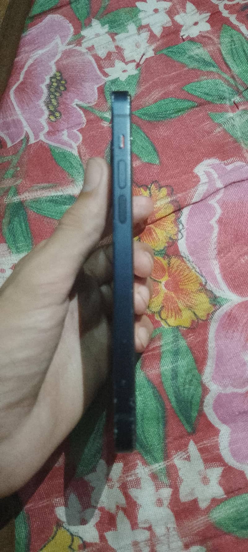 Apple iPhone 12 4