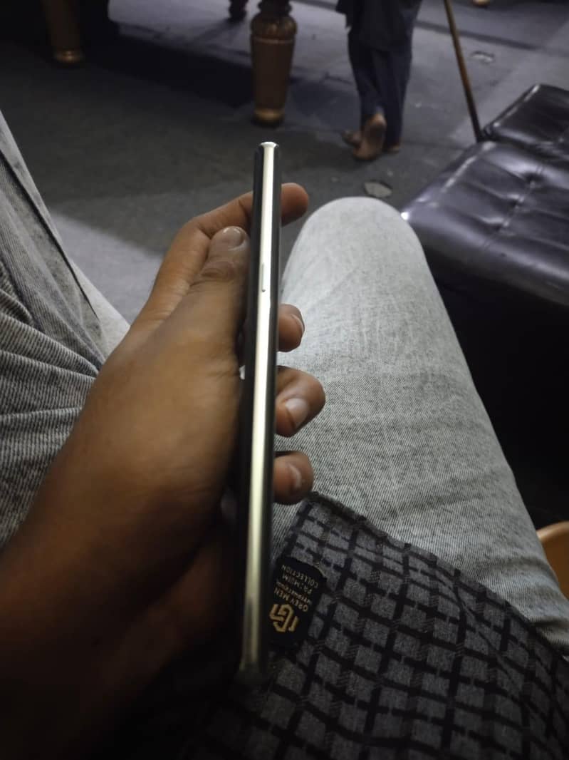 Samsung Mobile Note 8 3