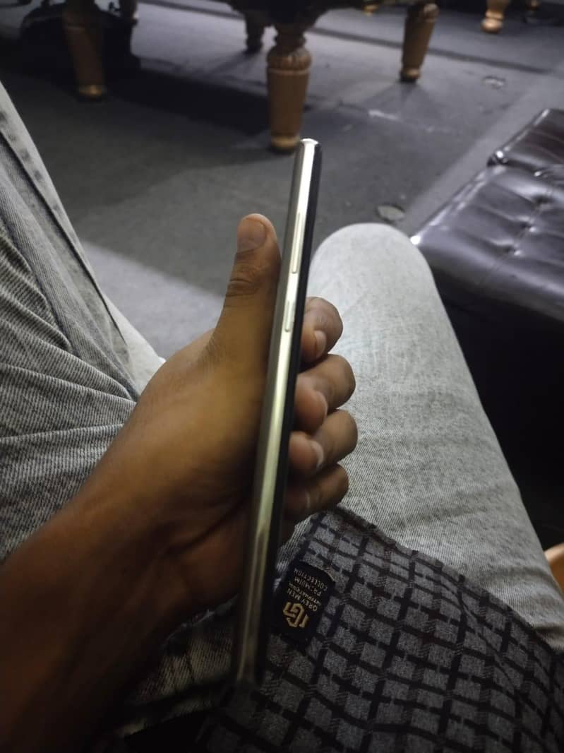 Samsung Mobile Note 8 5