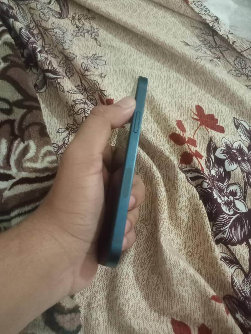 Apple iPhone 12 3