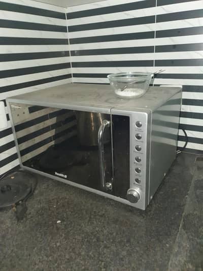 2 bed flat All furniture Are Thing for sale Urgent sale text me whtsap