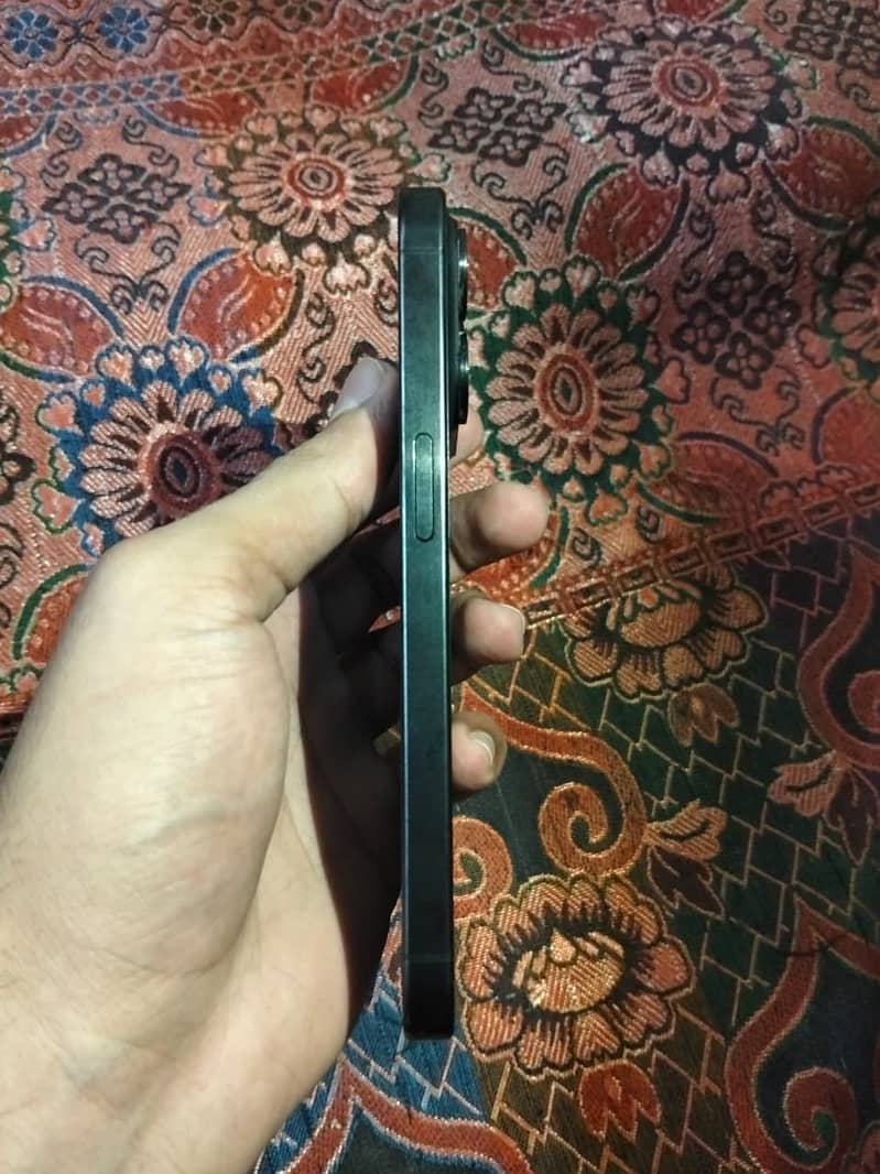 Apple iPhone 15 Pro 3
