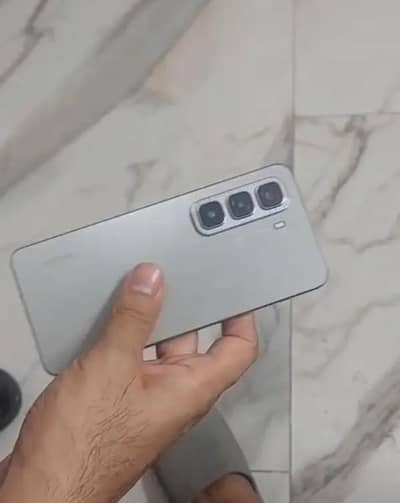 Infinix Hot 50) 8/128 Al ok with . Complete box