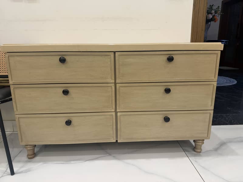 Dressing table 0
