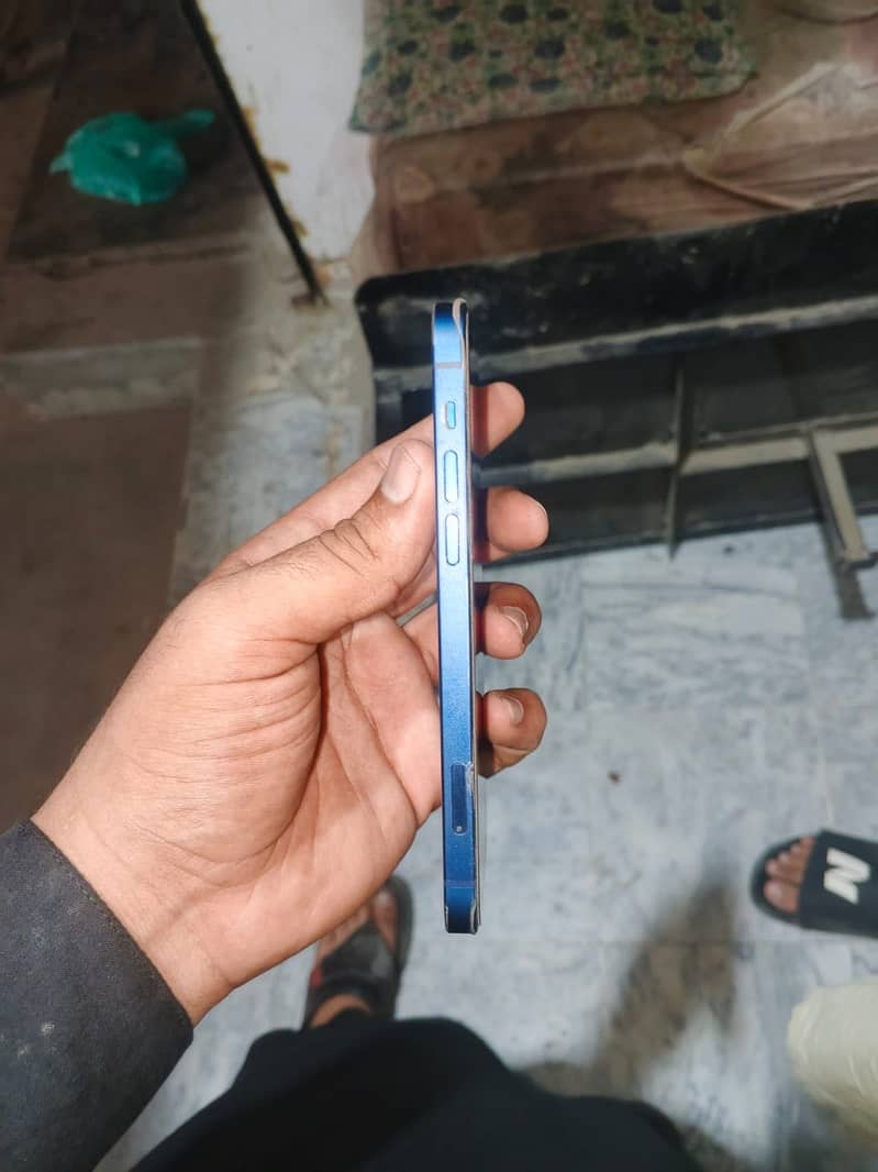Apple iPhone 12 3