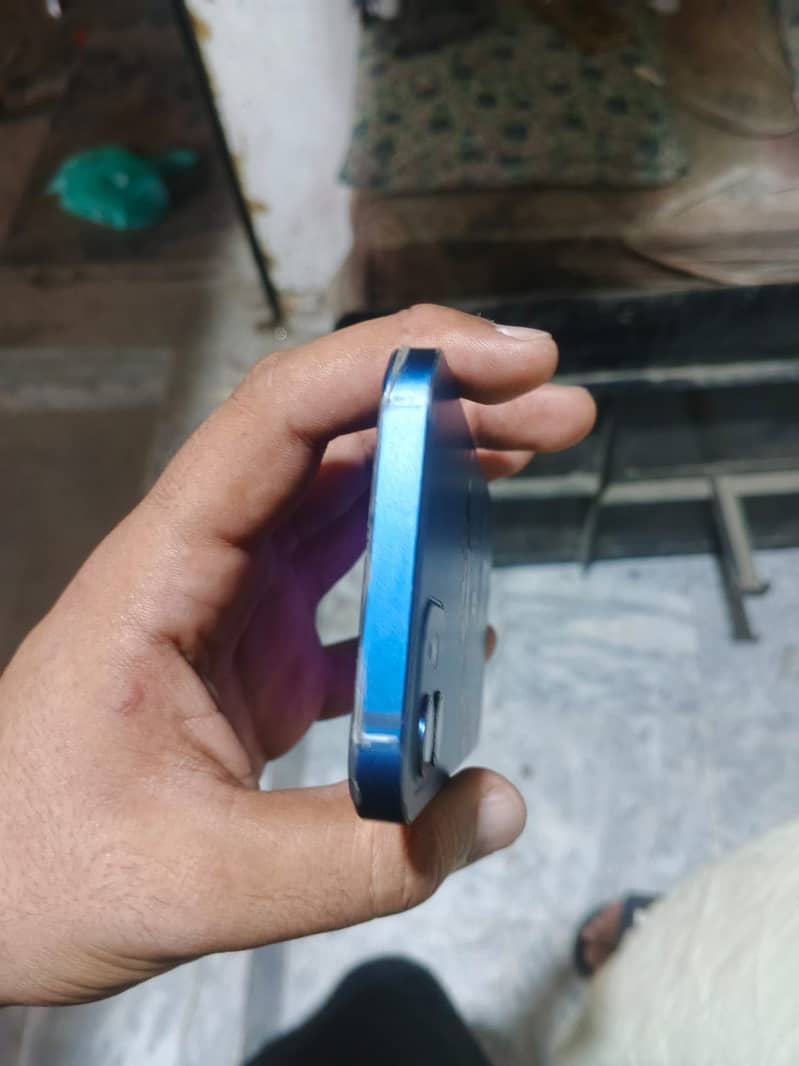 Apple iPhone 12 7