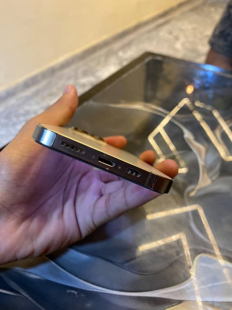 Apple iPhone 13 Pro 4