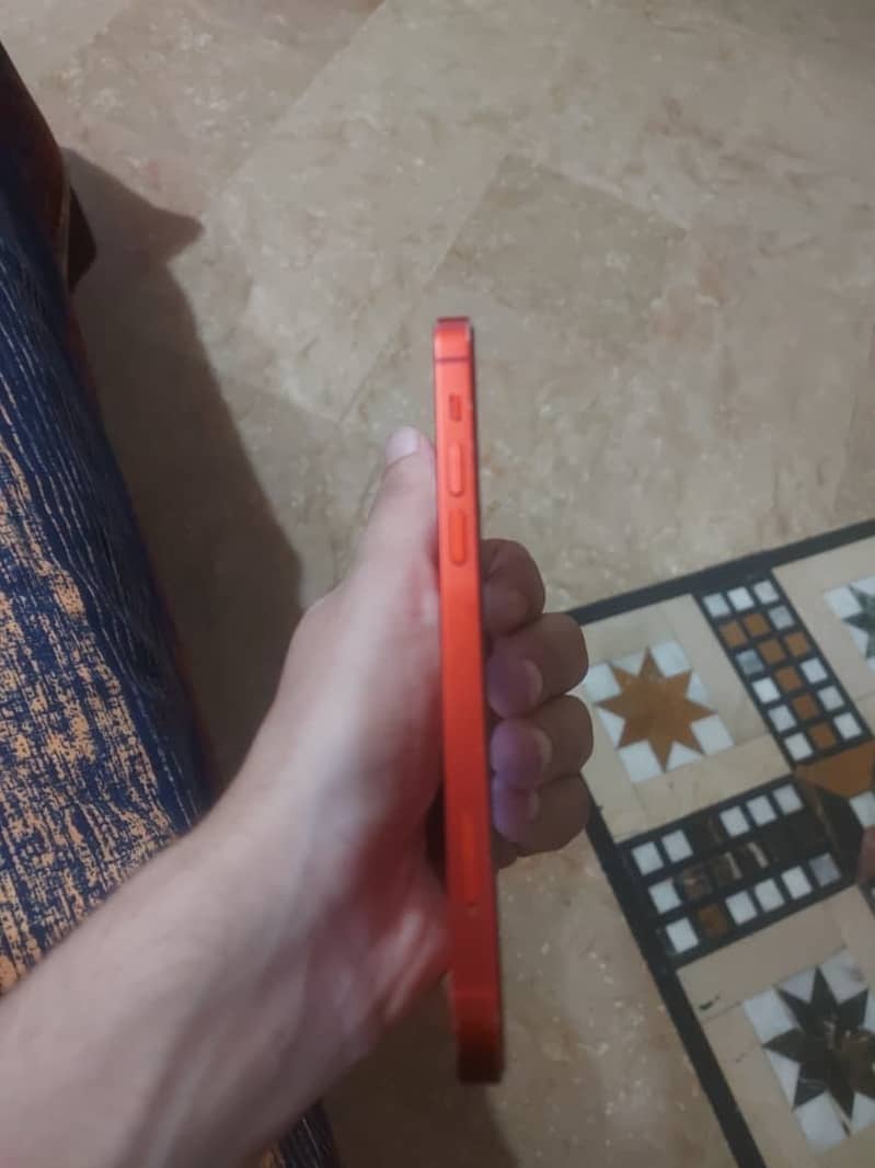 Apple iPhone 12 7