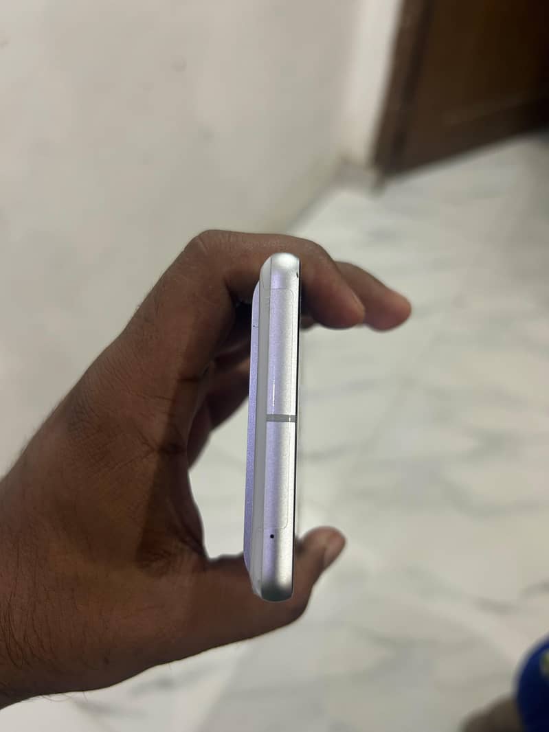 Google Pixel 7 4