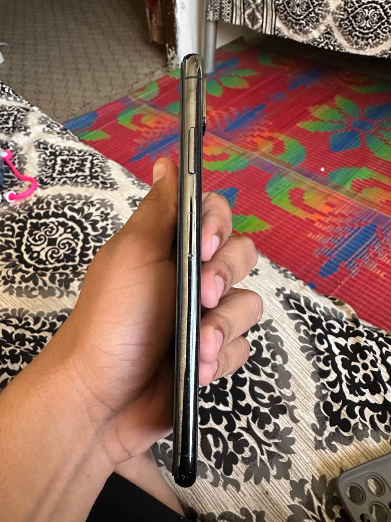 Apple iPhone XS Max 3