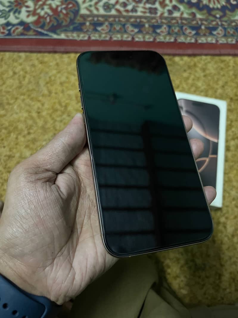 Apple iPhone 16 Pro Max 0