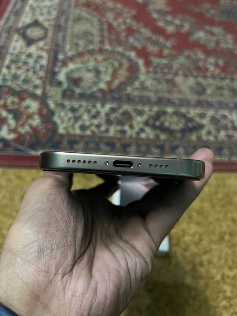 Apple iPhone 16 Pro Max 3