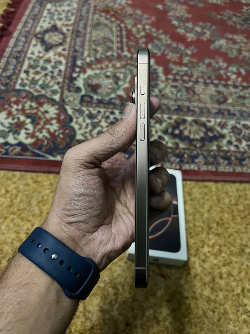 Apple iPhone 16 Pro Max 5
