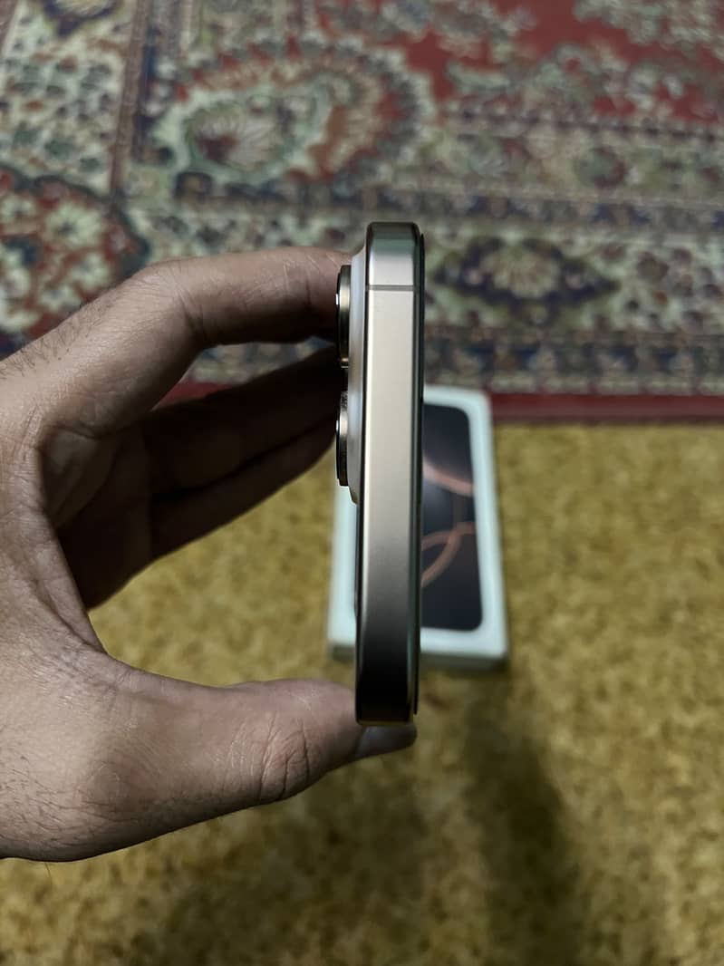 Apple iPhone 16 Pro Max 6