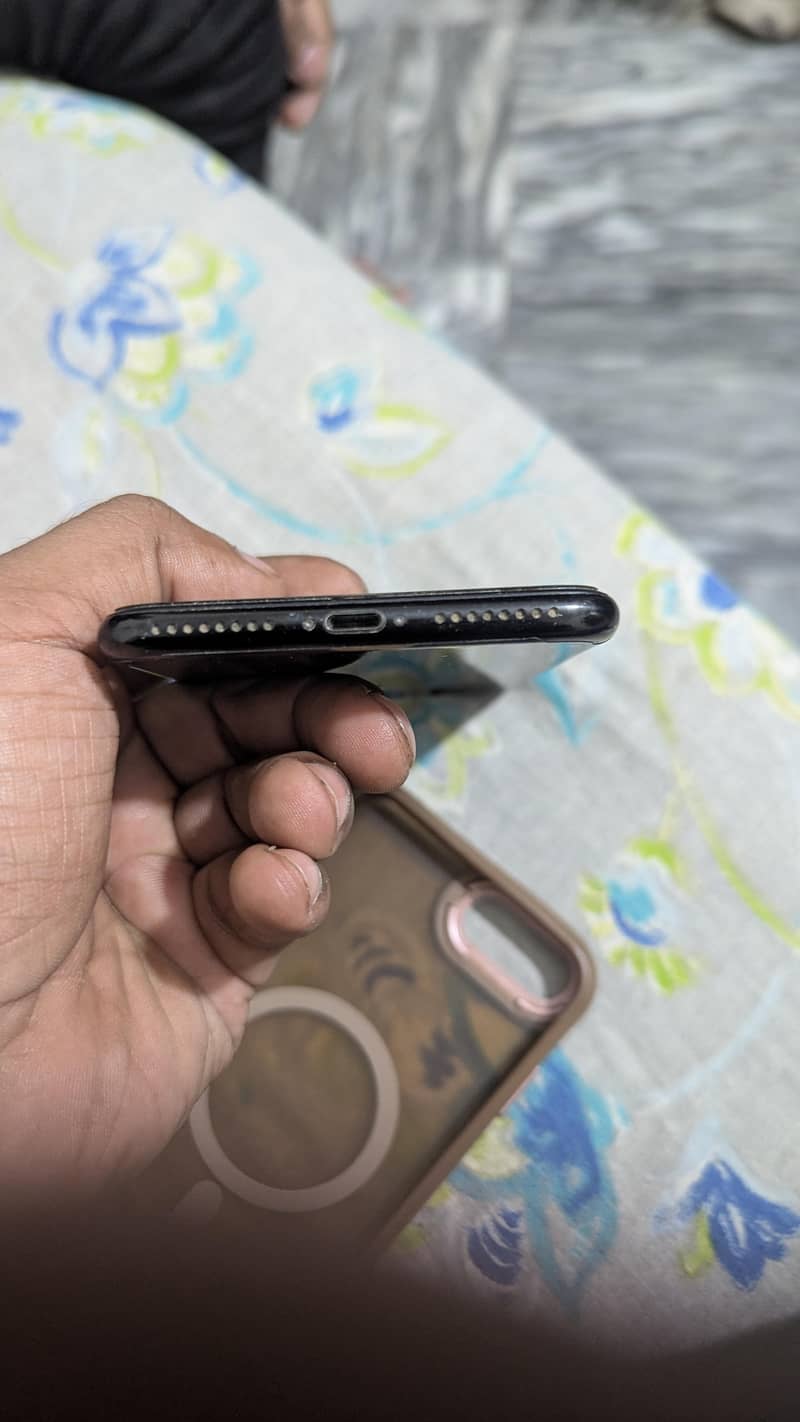 Apple iPhone 7 Plus 2