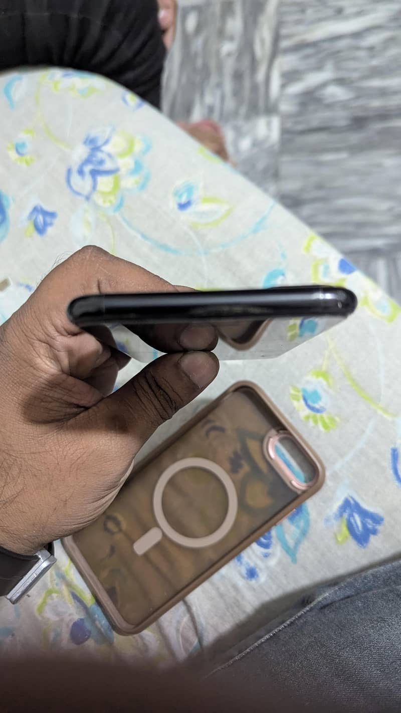 Apple iPhone 7 Plus 3